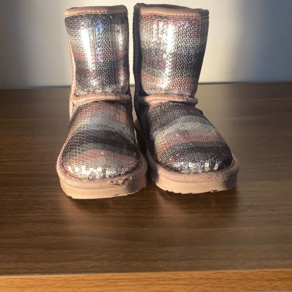 Sequin Toddler Ugg Size 8. Good Condition.